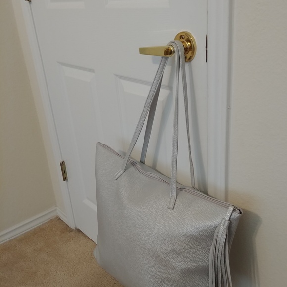Large Tote with Zipper Tassel - Picture 3 of 4